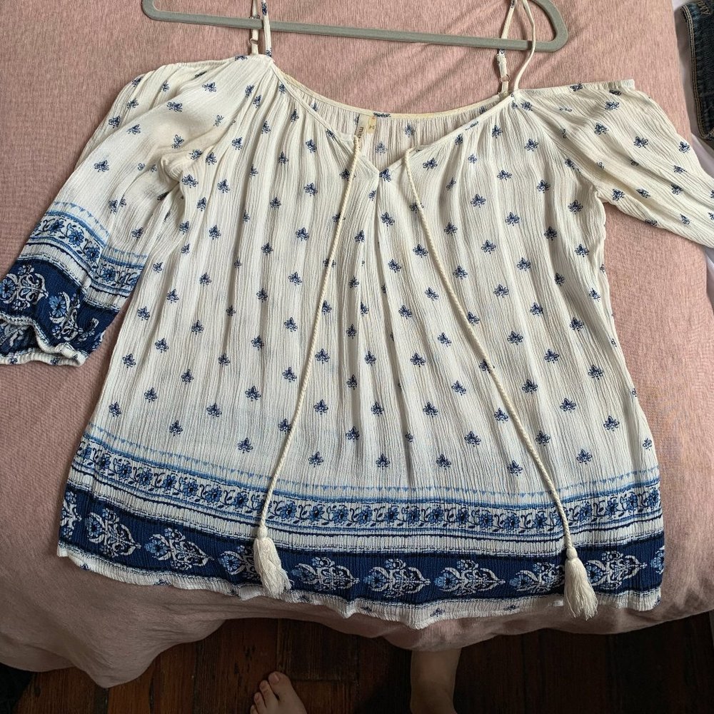 Off-the-shoulder top